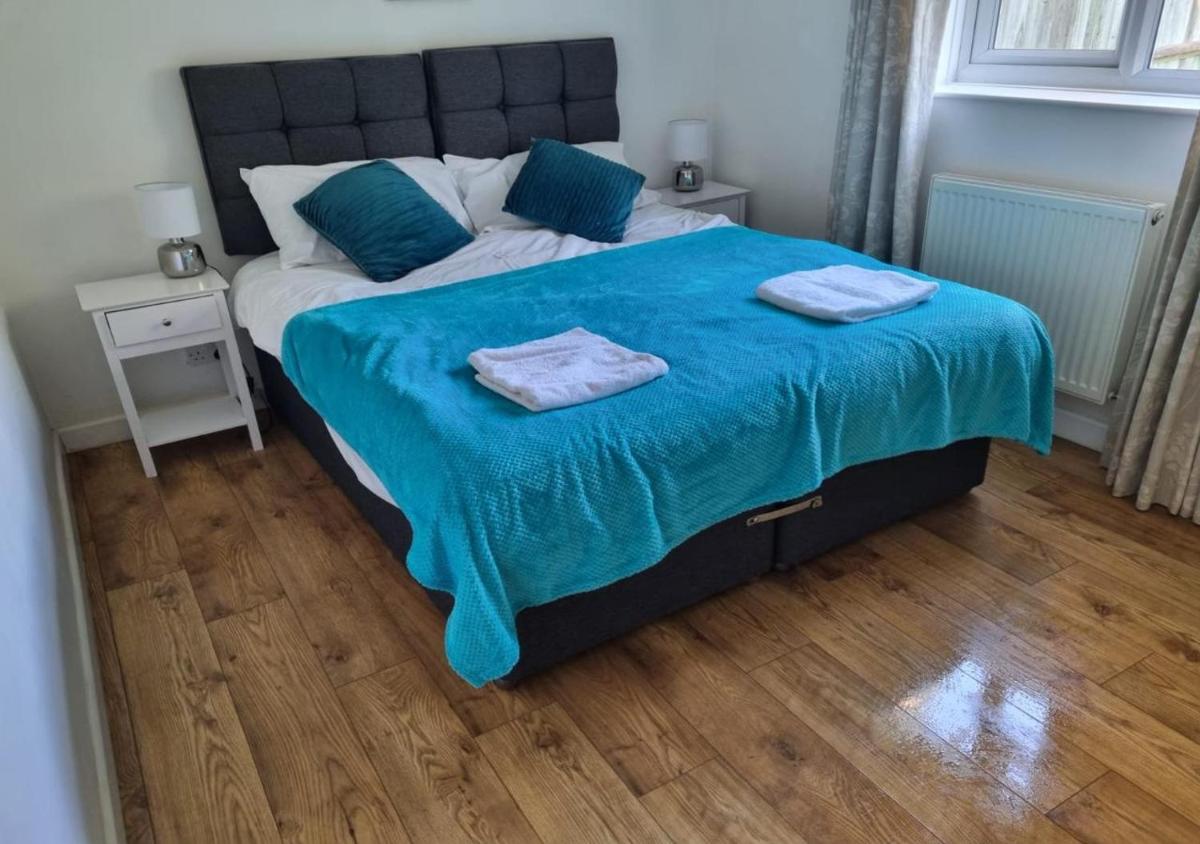 Crawley Atkinson Pet Friendly 1-Bedroom Apartment - Housity
