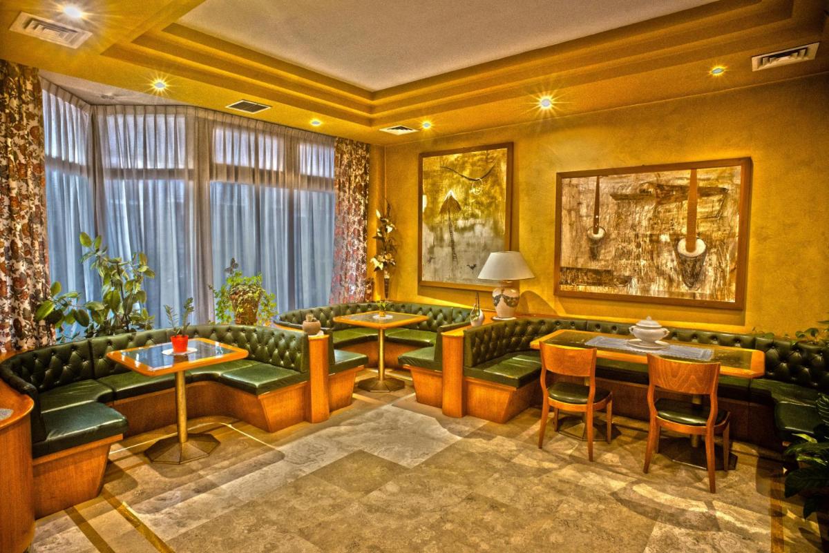 Hotel Lory & Ristorante Ferraro - Housity