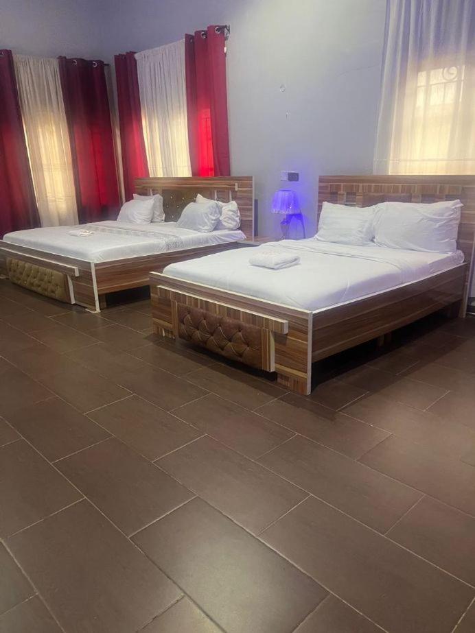 HOTEL ADONAI - Housity
