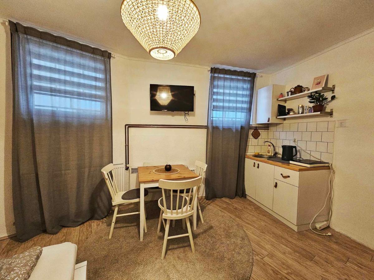 Studio Apartments Siesta - Housity