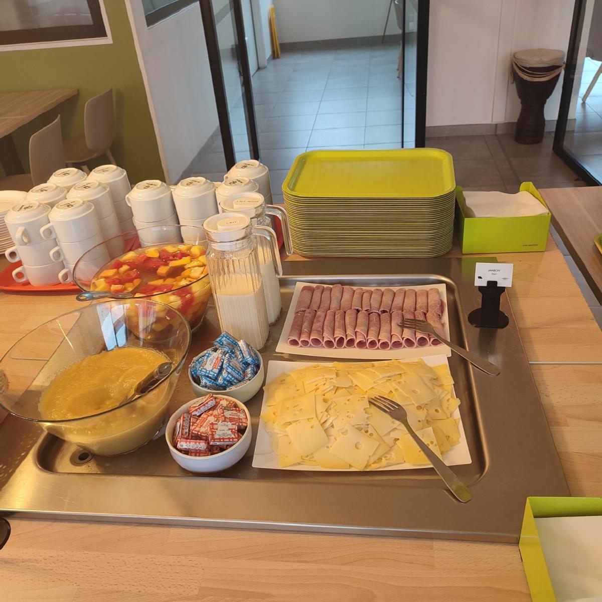 Moov'Appart Hotel Clichy - Housity