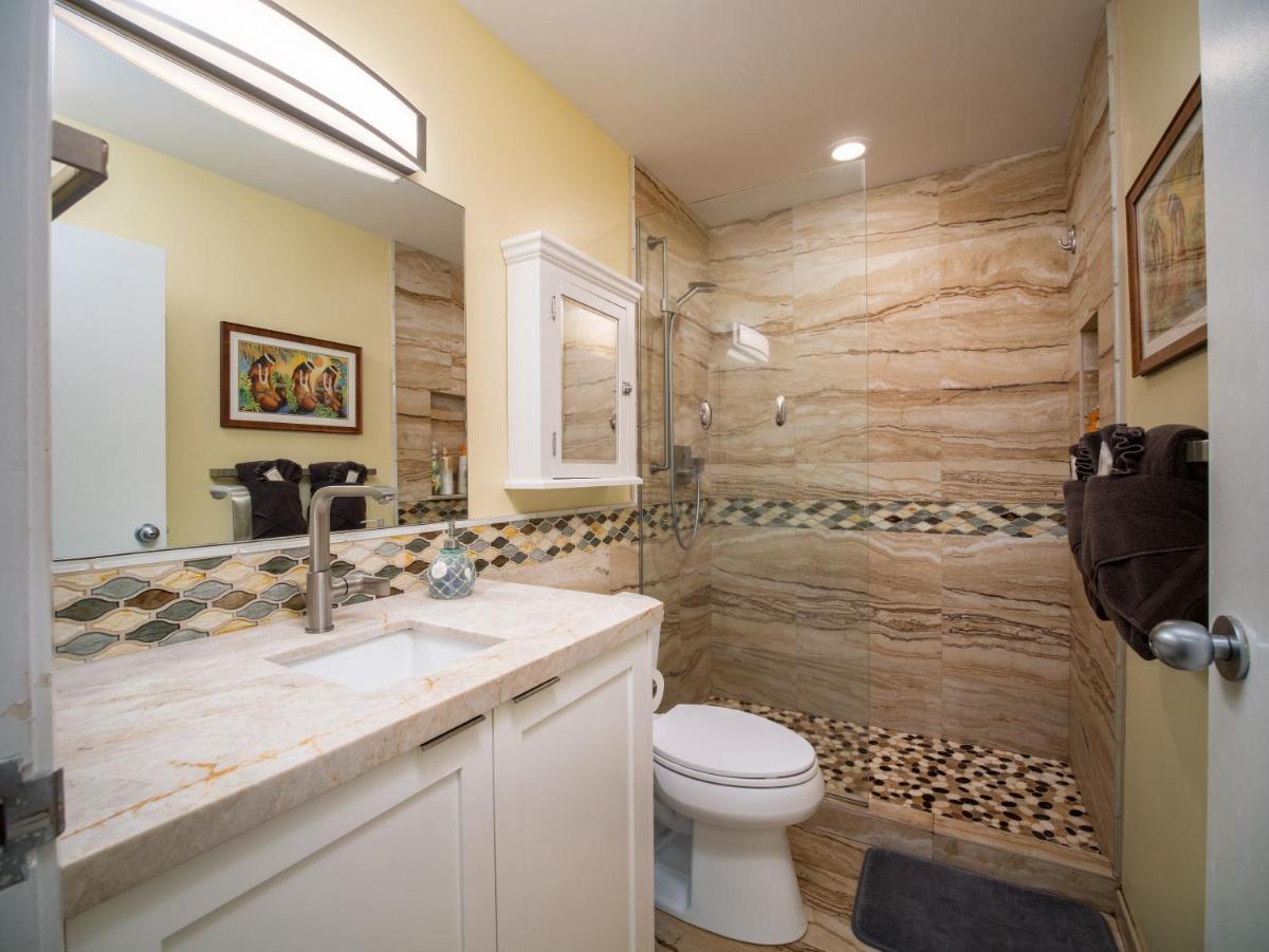 Waiohuli Beach Hale D227 - Aloha La'i - Oceanfront/1b1b/Wifi/AC/Cable/Pool/Extras - Housity