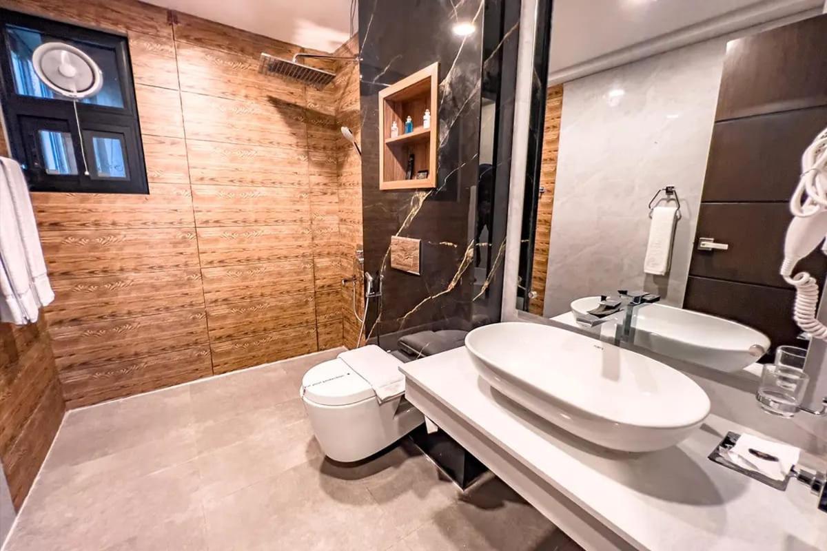 Fiora Hotel - Housity