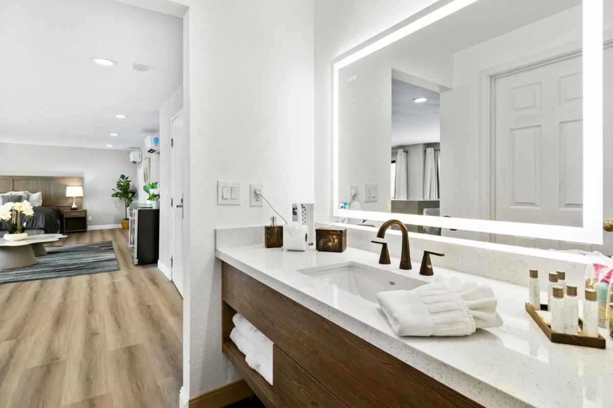 Serene Vegas Boutique Hotel Las Vegas - Housity