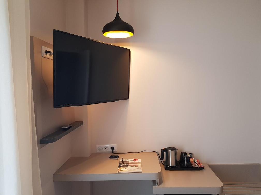 Cuisine ou kitchenette dans l'établissement Brit Hotel de Grignan Vichy