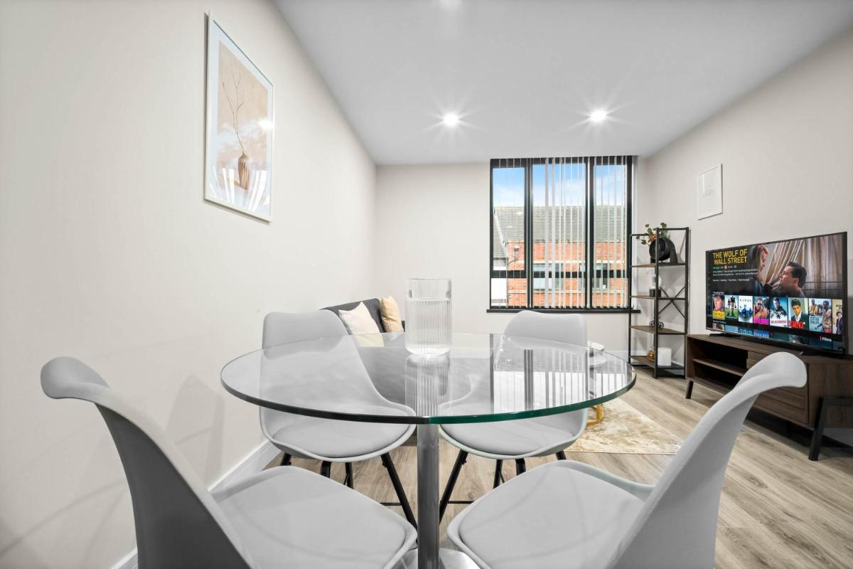 Modern Apartment - City Centre - 2 Bedrooms - Wifi - Netflix - Jewellery Quarter 9AH - Housity