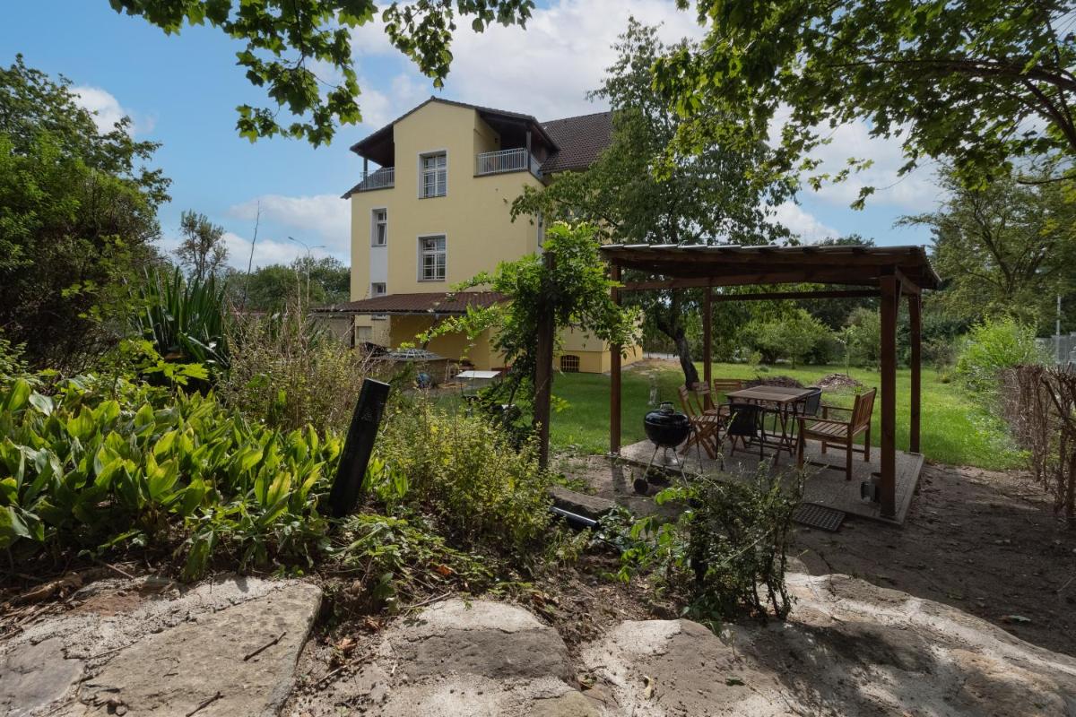 VILA GALA ubytování apartmány v secesní vile soukromé PARKOVÁNÍ u domu ZDARMA - Housity