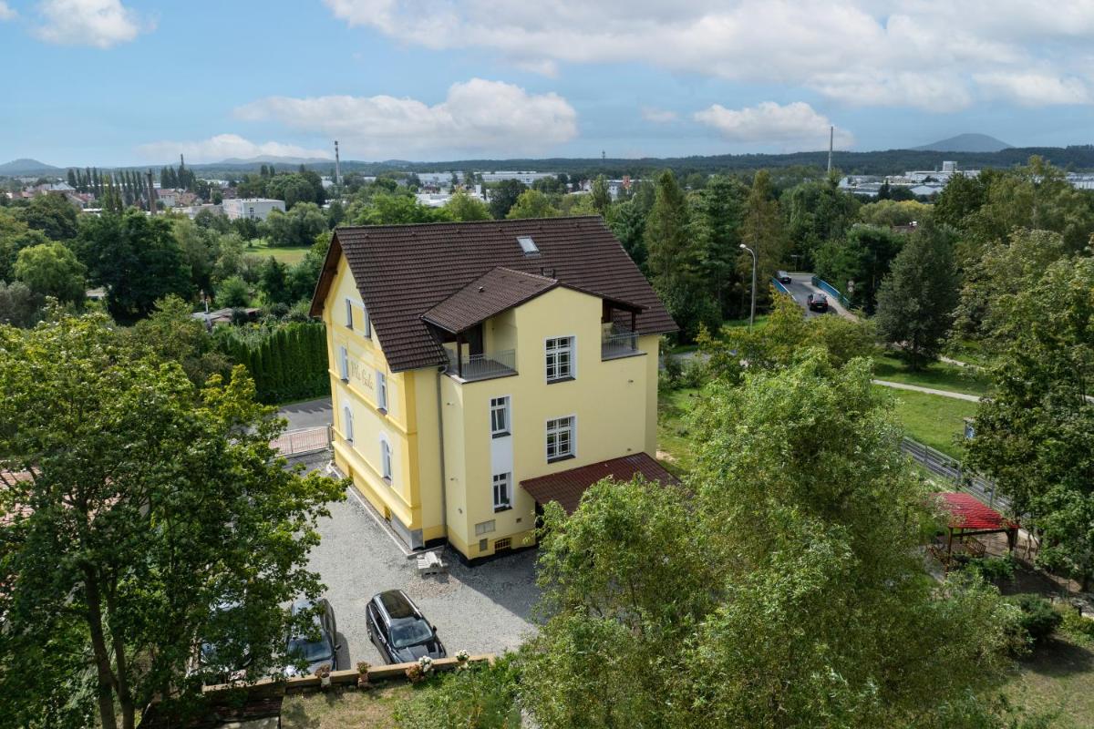 VILA GALA ubytování apartmány v secesní vile soukromé PARKOVÁNÍ u domu ZDARMA - Housity