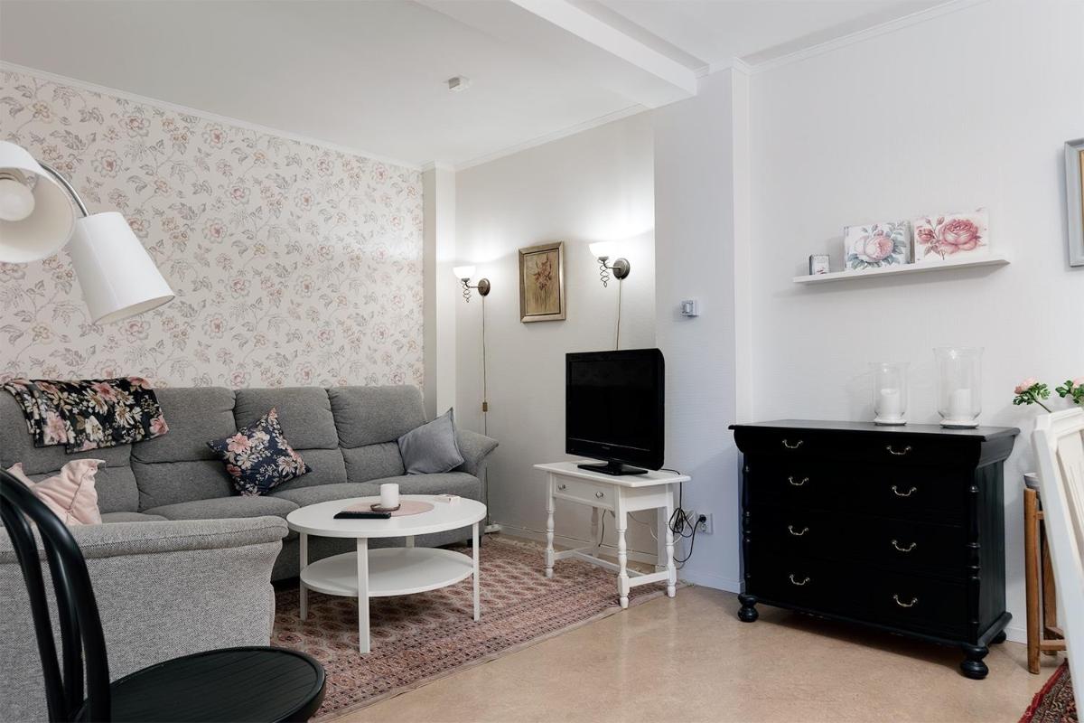 Lenas Bed &amp; Breakfast - Housity