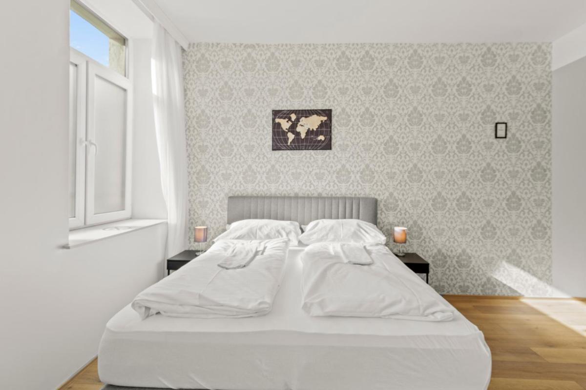 Faraway Studios 43 - Housity