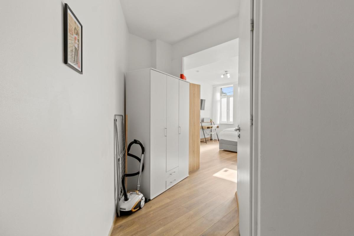 Faraway Studios 43 - Housity