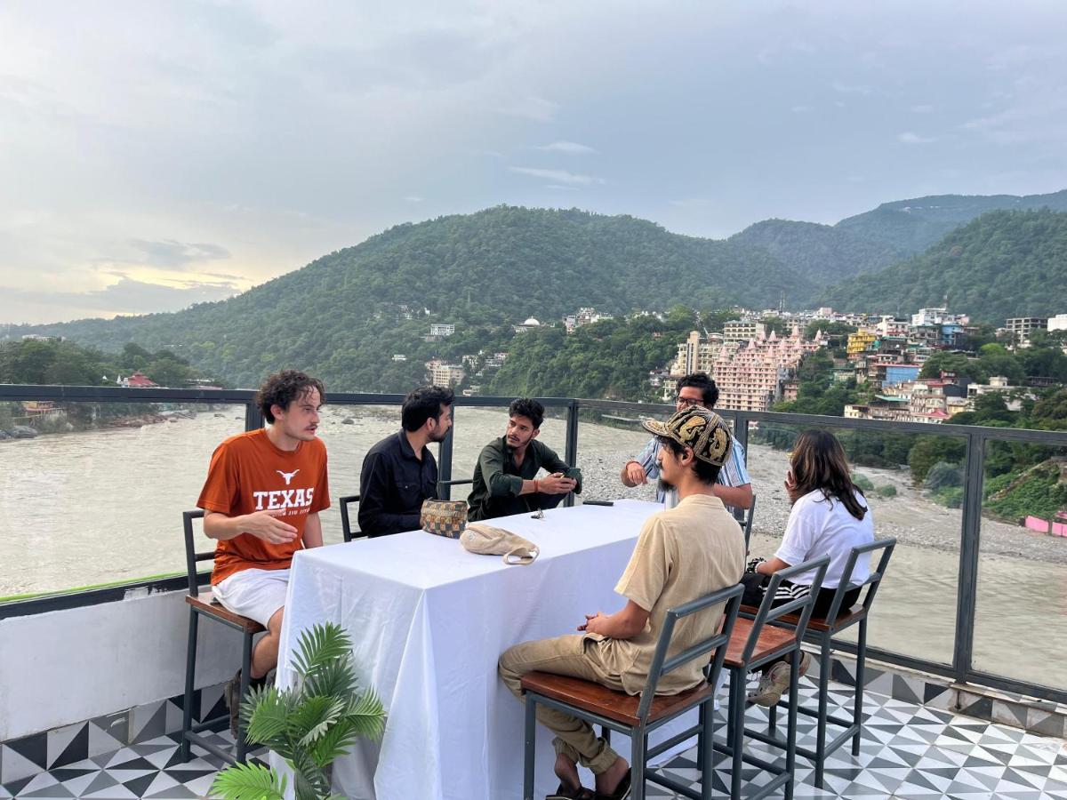 Joey's By The Ganges - Housity