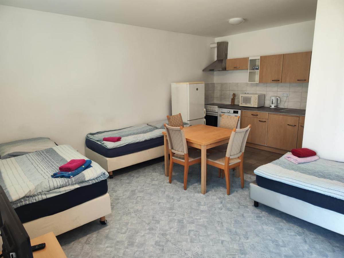 Lucky Hostel - Housity