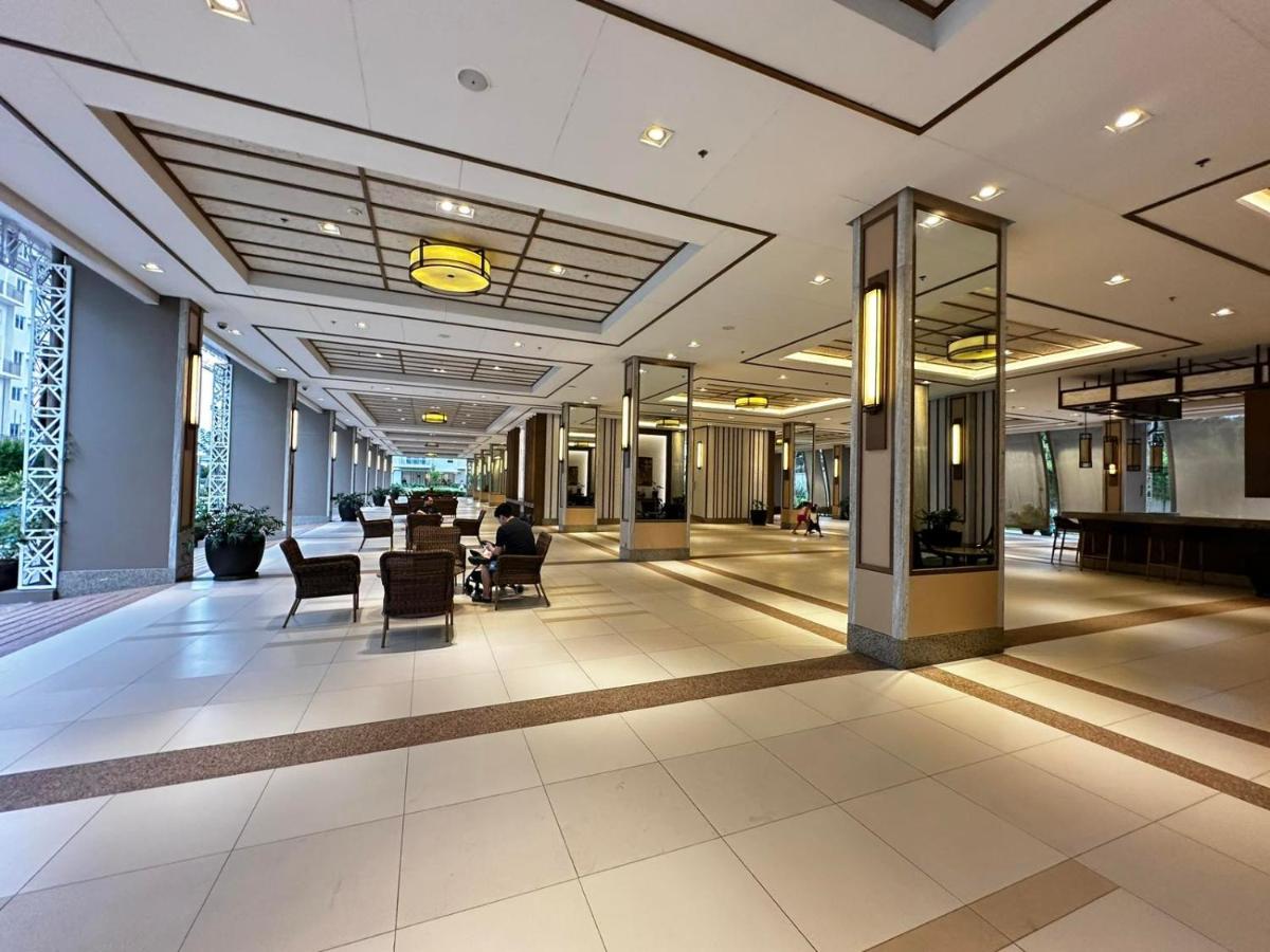 2 bedroom Condo Unit near SM BF & NAIA at The Atherton by DMCI with 2 balcony - Housity