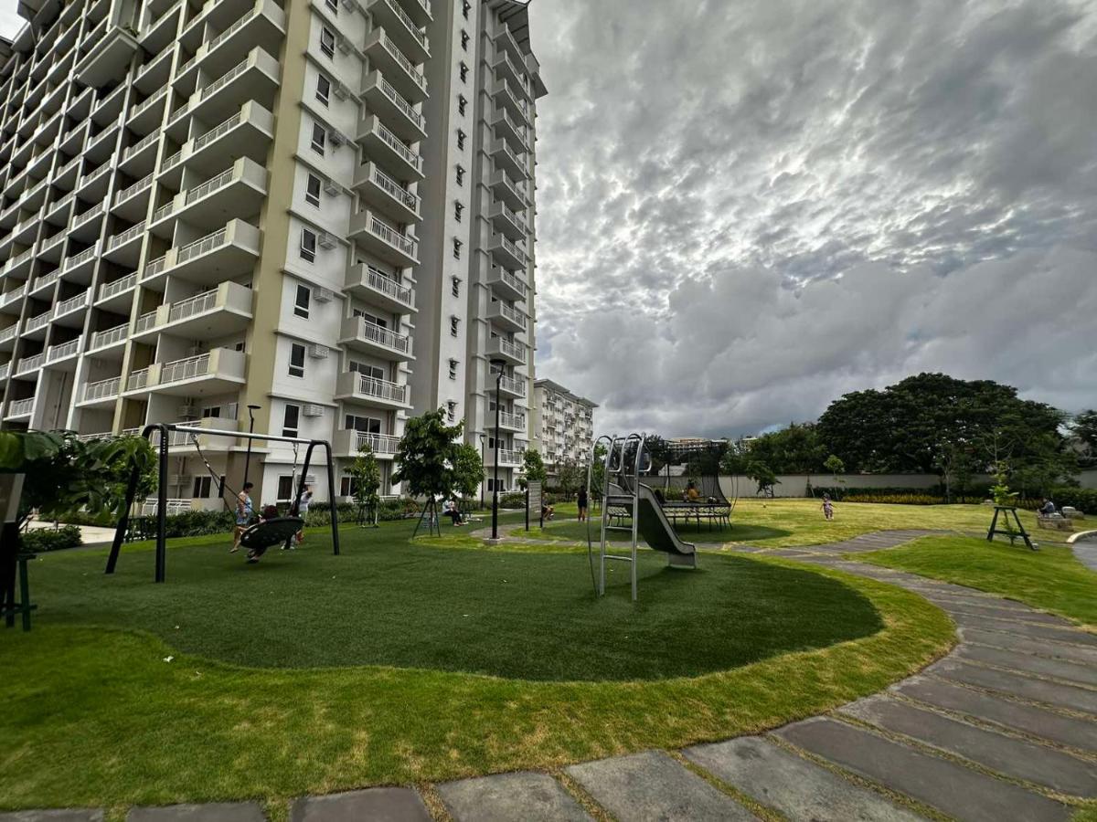 2 bedroom Condo Unit near SM BF & NAIA at The Atherton by DMCI with 2 balcony - Housity
