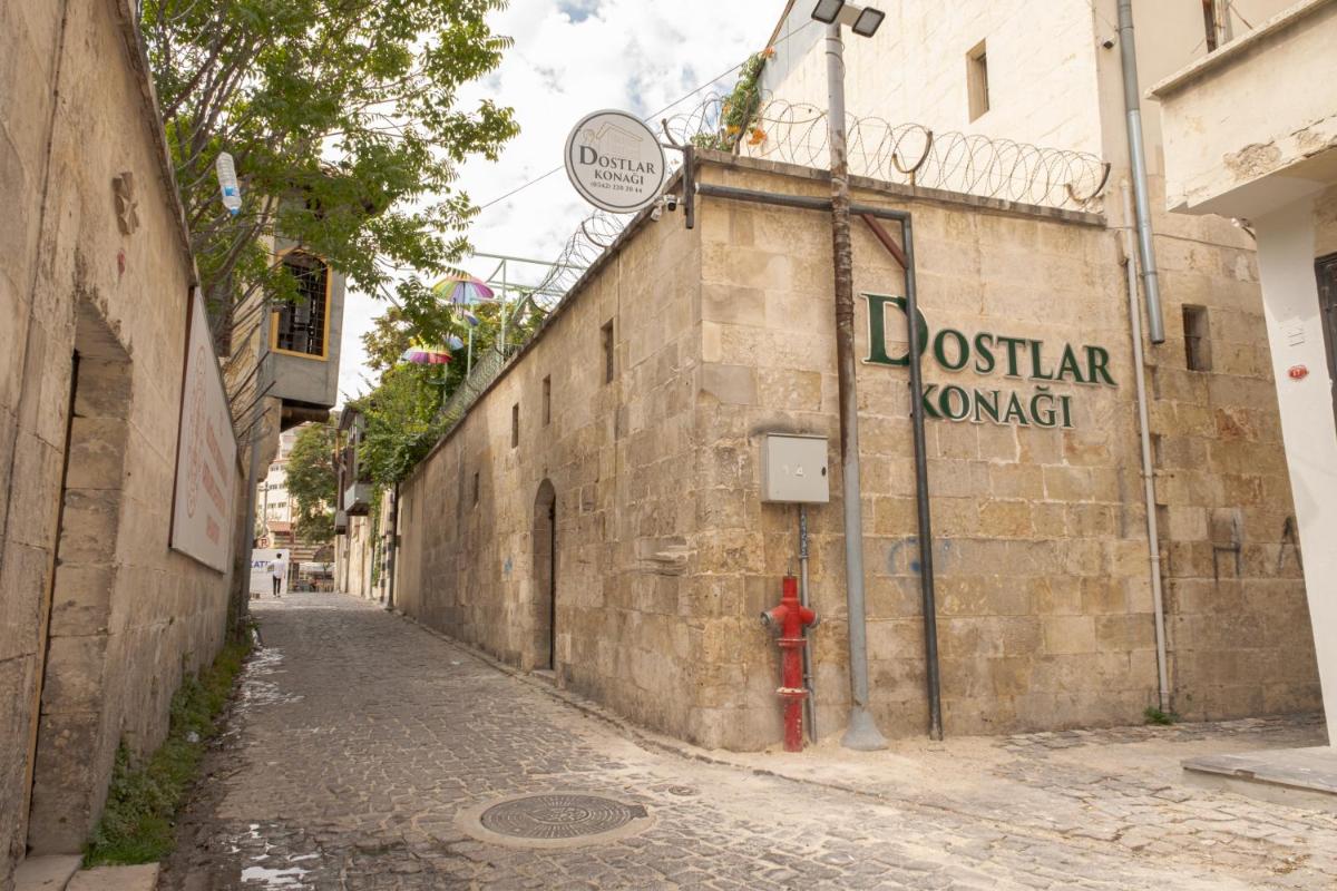 Dostlar Konagi - Housity