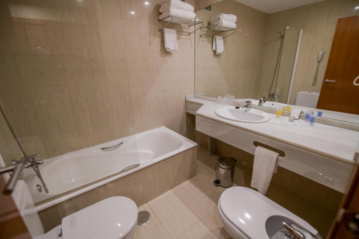 Hotel Mieres del Camino - Housity