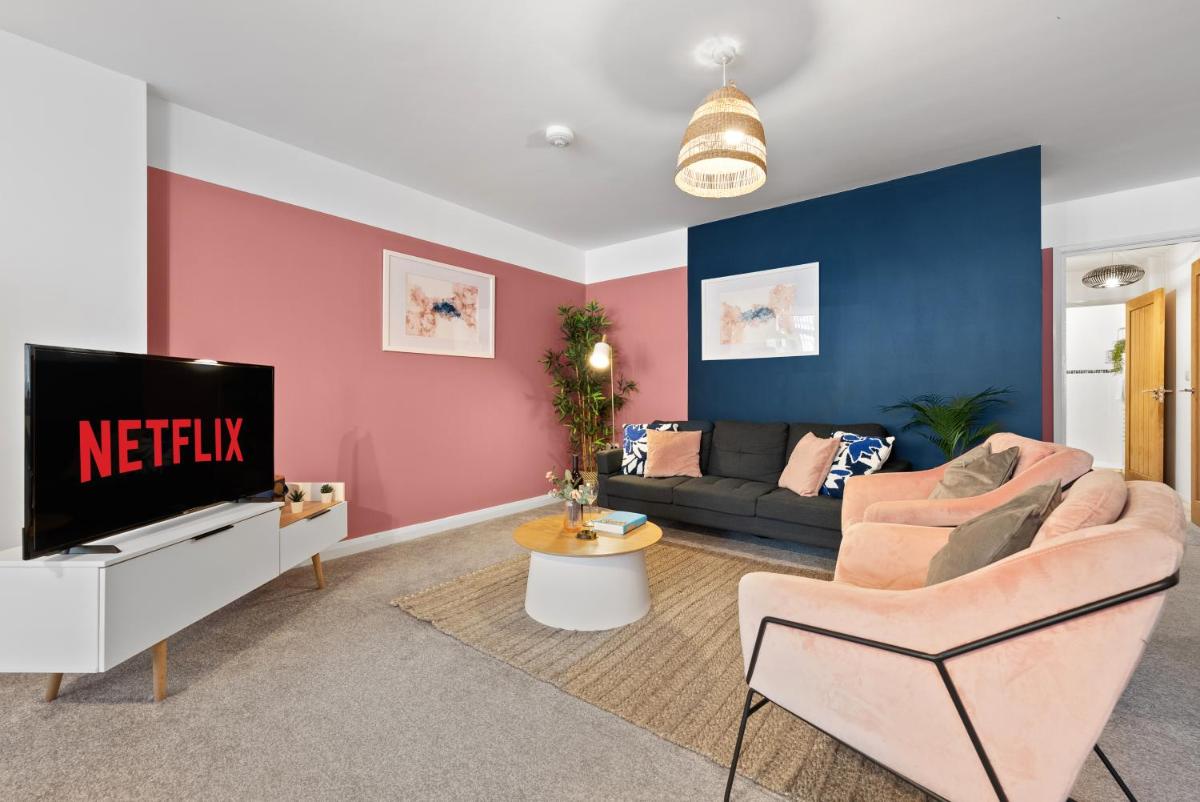 Glevum Lodge - 2 Bedroom Town Centre Apartment - Housity