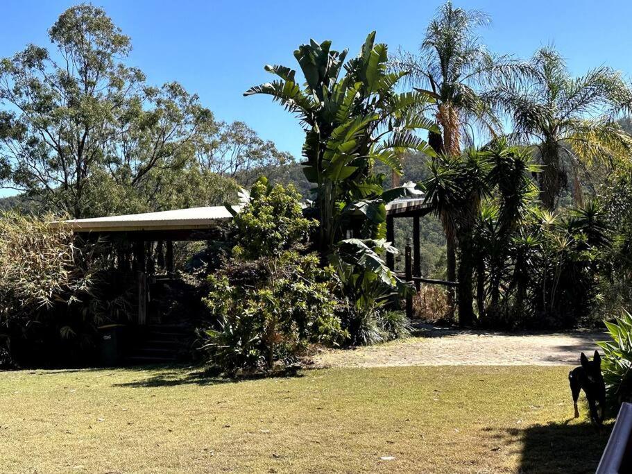 Charity Creek Retreat - Housity