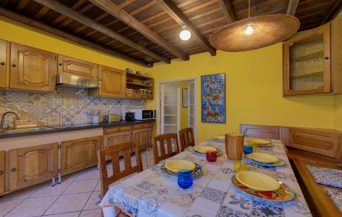Nice Apartment In Nembro With Wifi - Housity