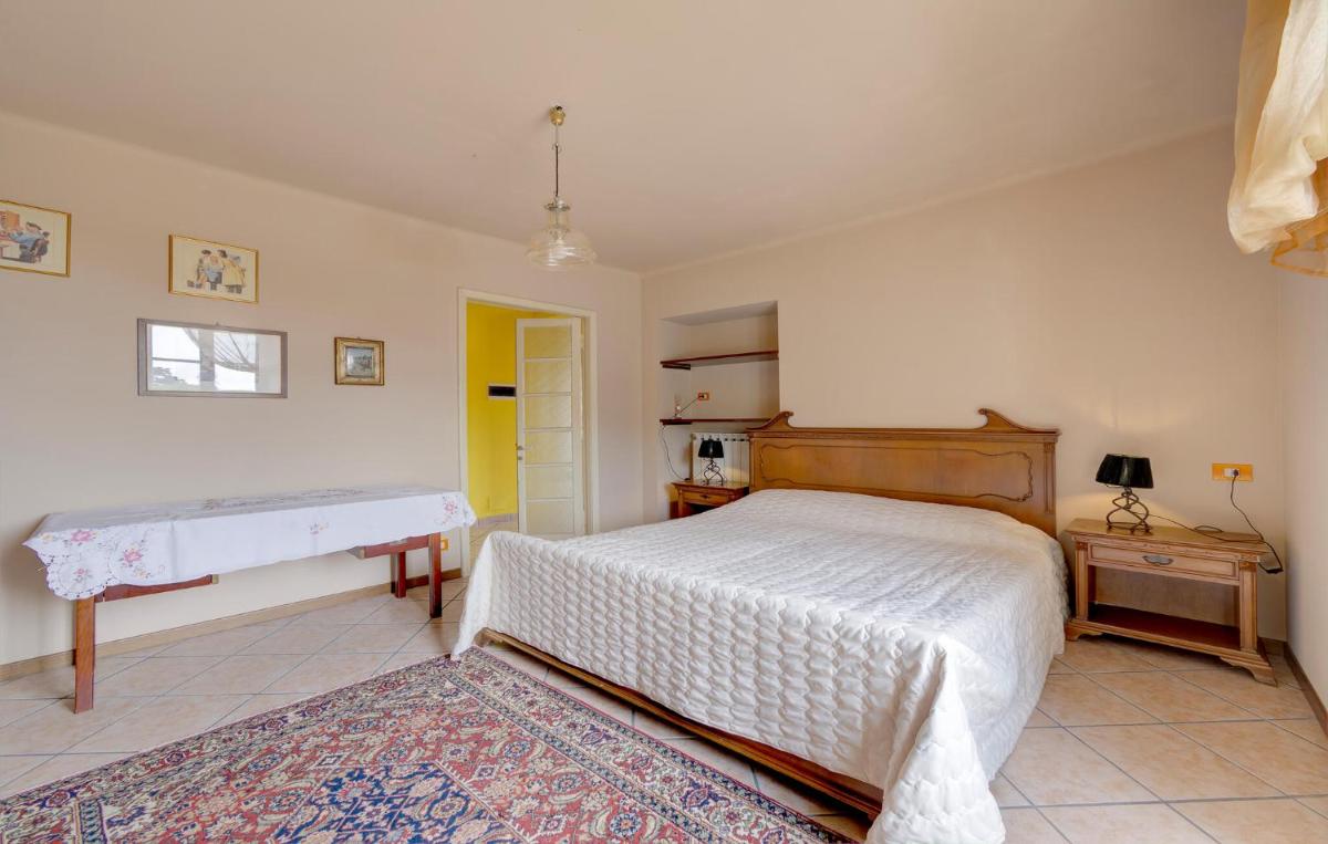 Nice Apartment In Nembro With Wifi - Housity