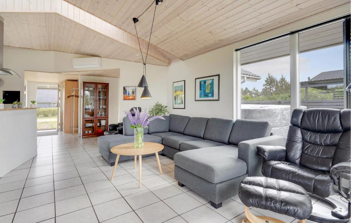 Four-Bedroom Holiday Home In Tarm - Housity