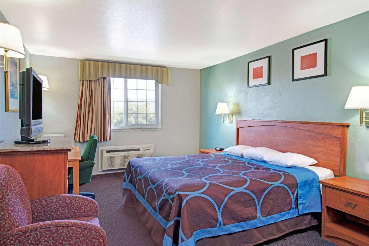 Super 8 by Wyndham Sacramento/Florin Rd - Housity