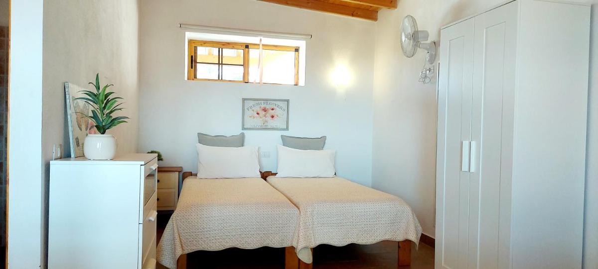 The Black Horse Canarias - Adults Only - Housity