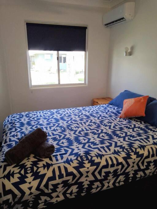 Sea View Villa. 2 bedroom. Sleeps 4. Free WIFI - Housity