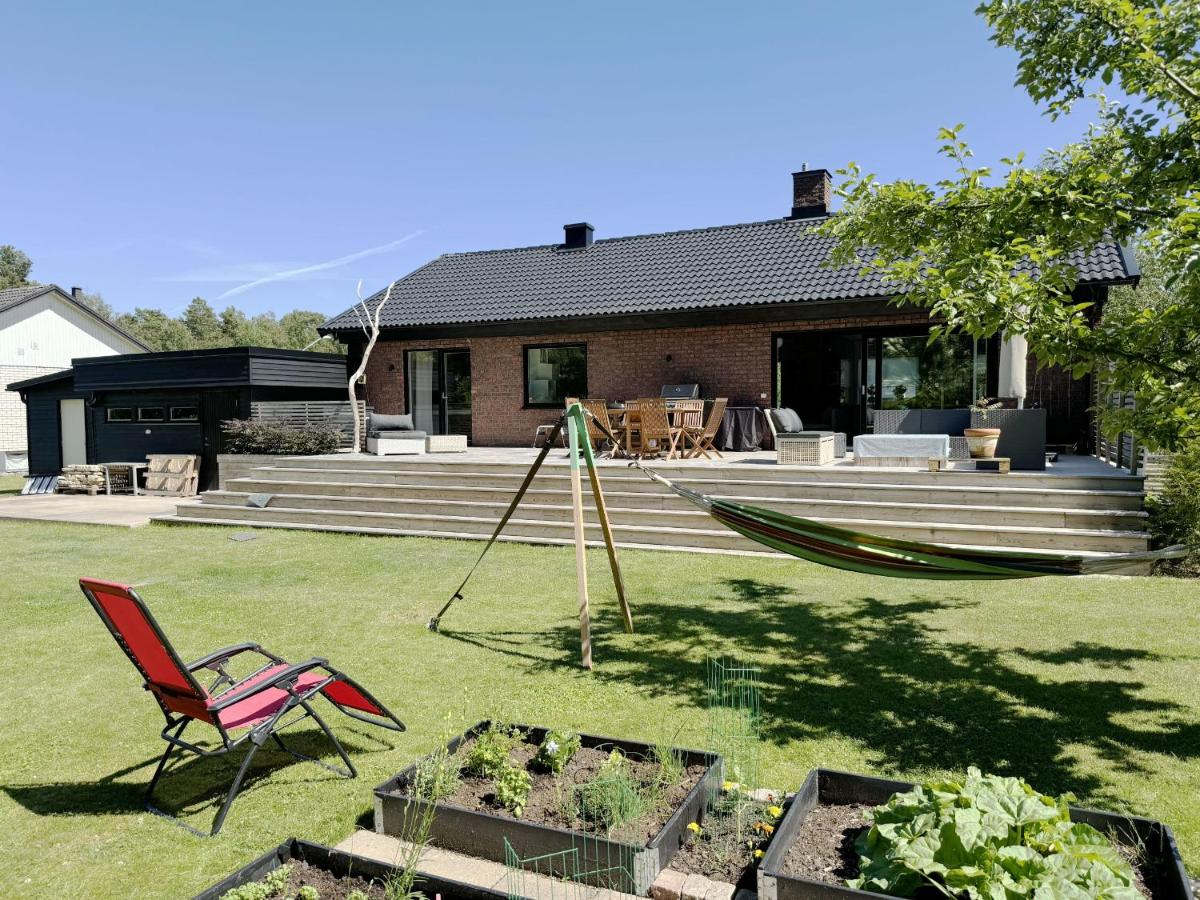 Lovely villa with a high standard in Karlsborg - Housity
