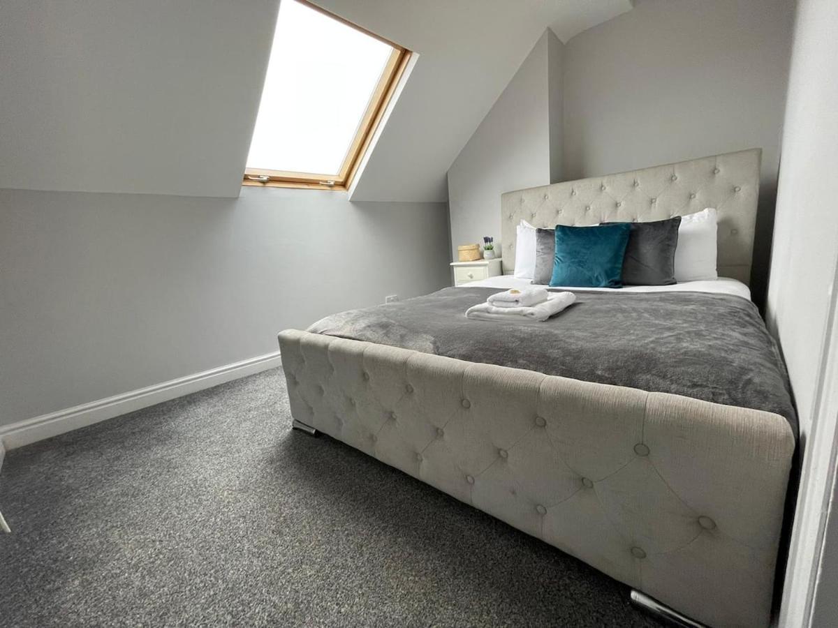 URBAN CITY SUITES 4 bed house, garden, Ideal for Contractors&Families - Housity