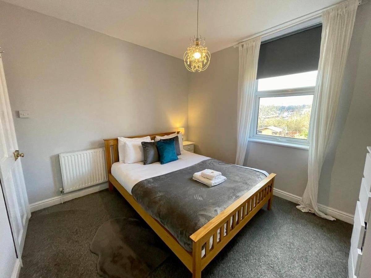 URBAN CITY SUITES 4 bed house, garden, Ideal for Contractors&Families - Housity