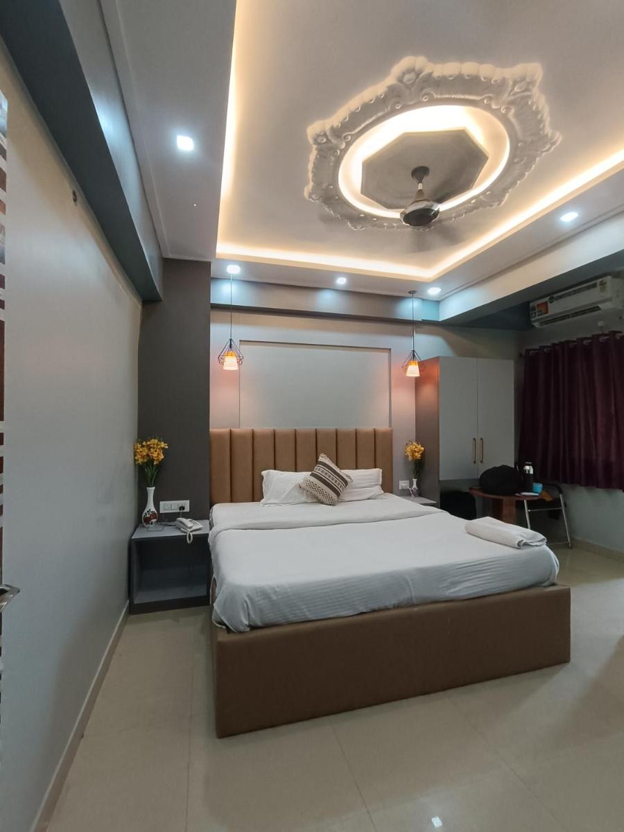 StayVilla Royal Executive Rooms - Housity