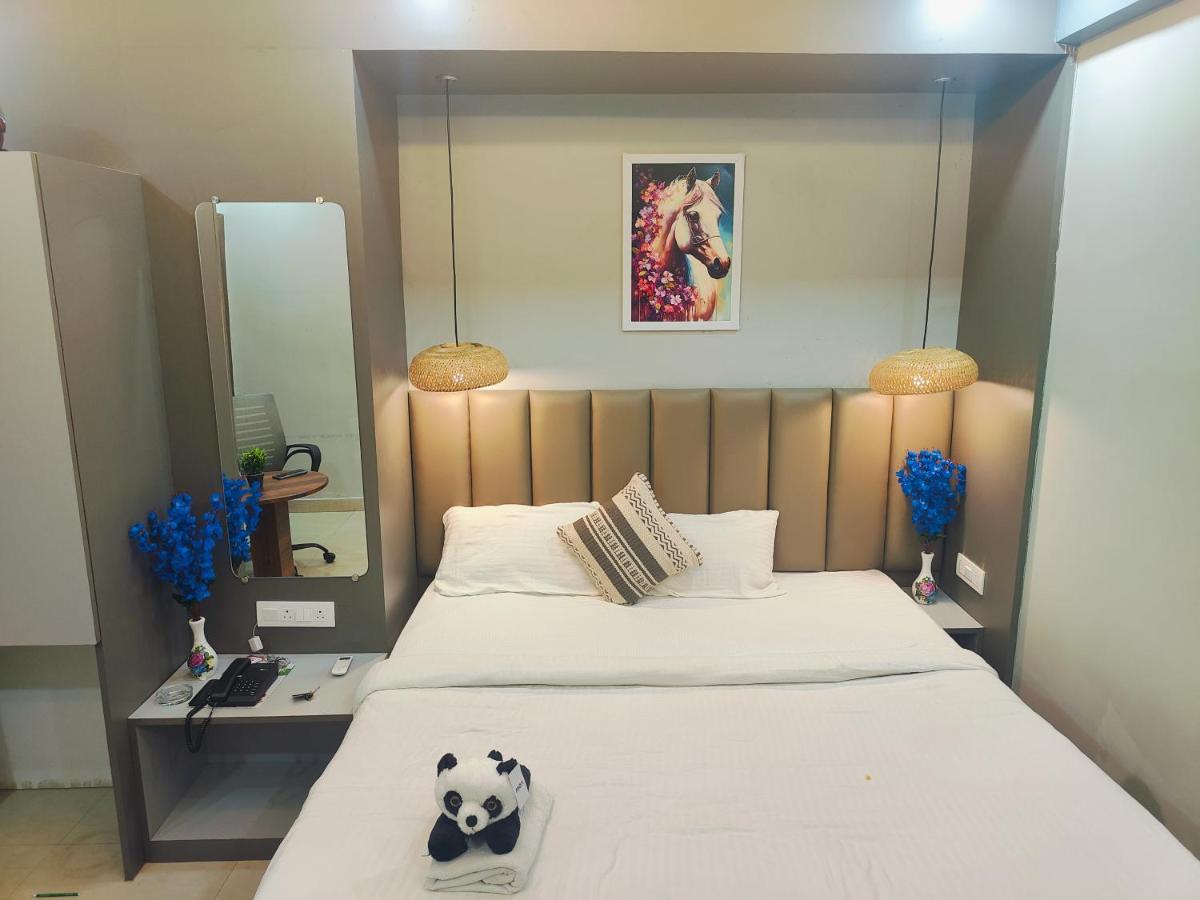 StayVilla Royal Executive Rooms - Housity