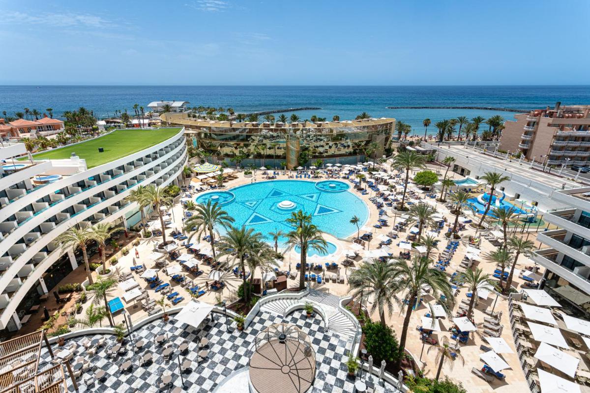 Piscina en o cerca de Mediterranean Palace
