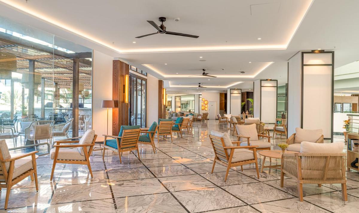 Un restaurante o sitio para comer en Mediterranean Palace