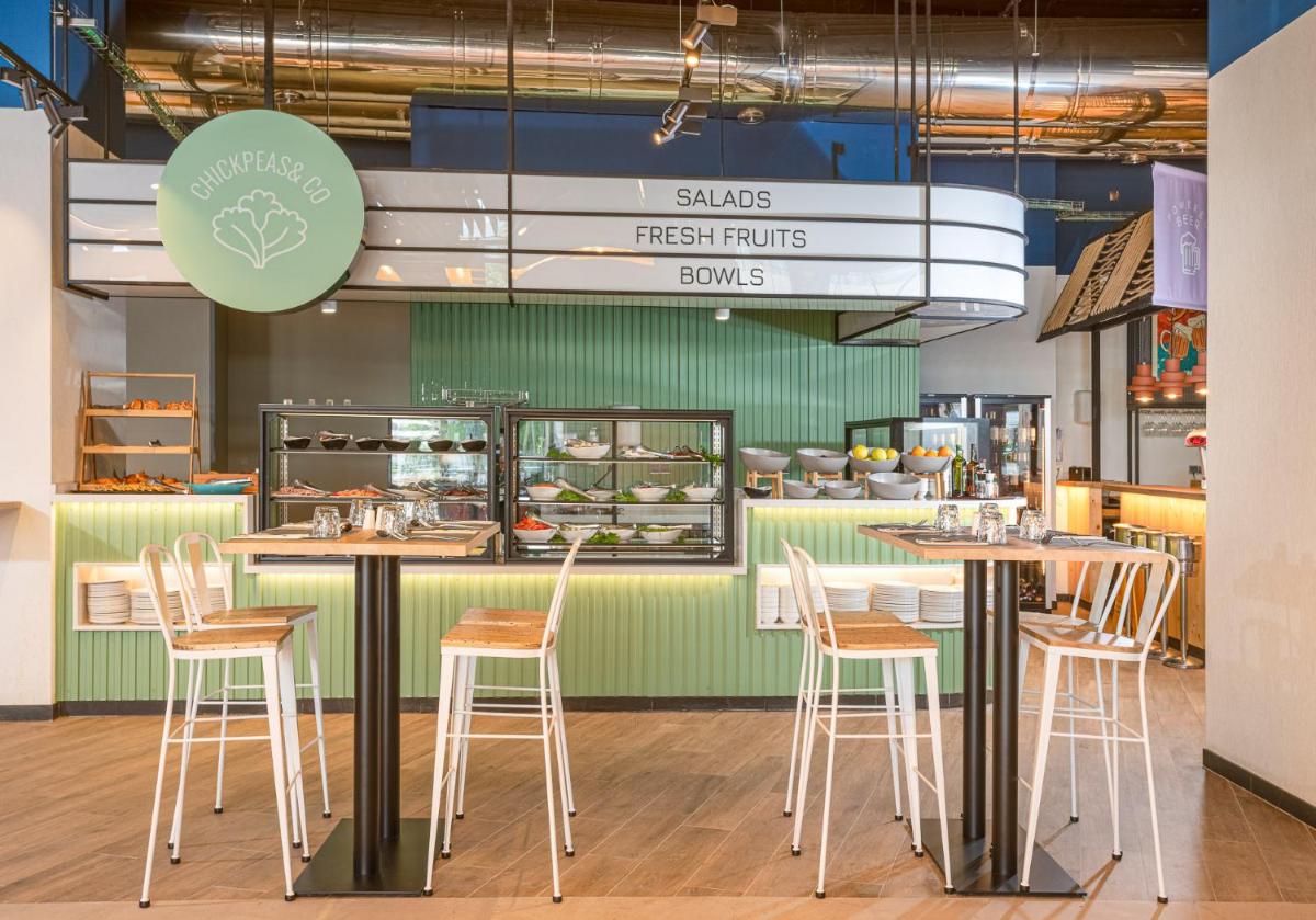 Un restaurante o sitio para comer en Mediterranean Palace