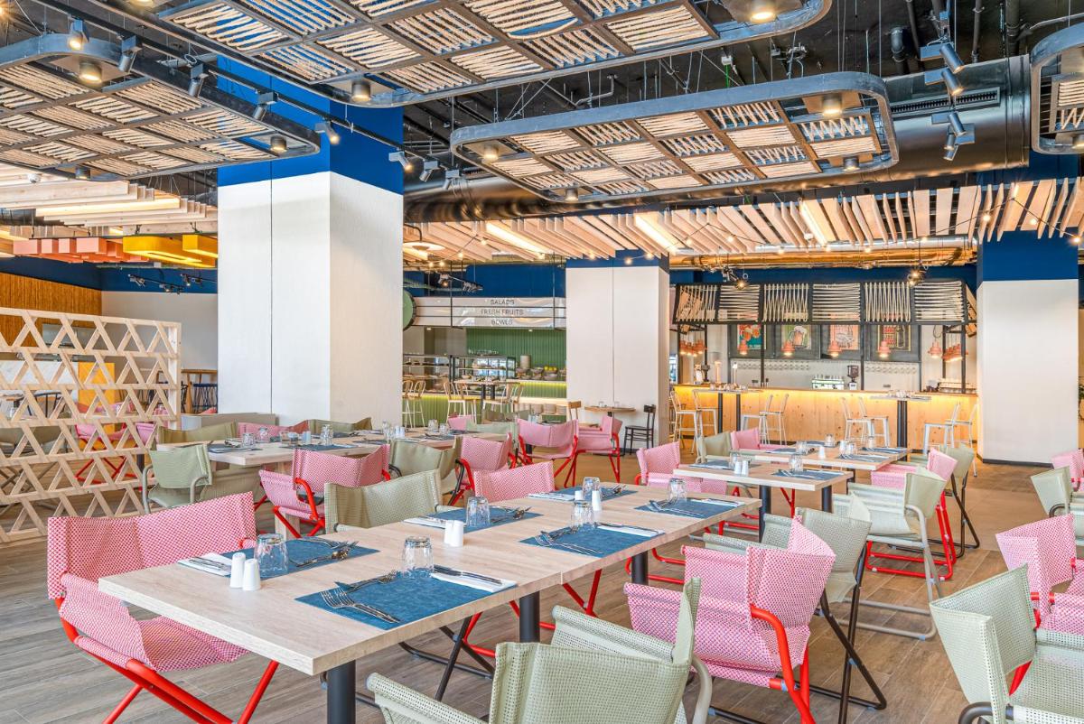 Un restaurante o sitio para comer en Mediterranean Palace