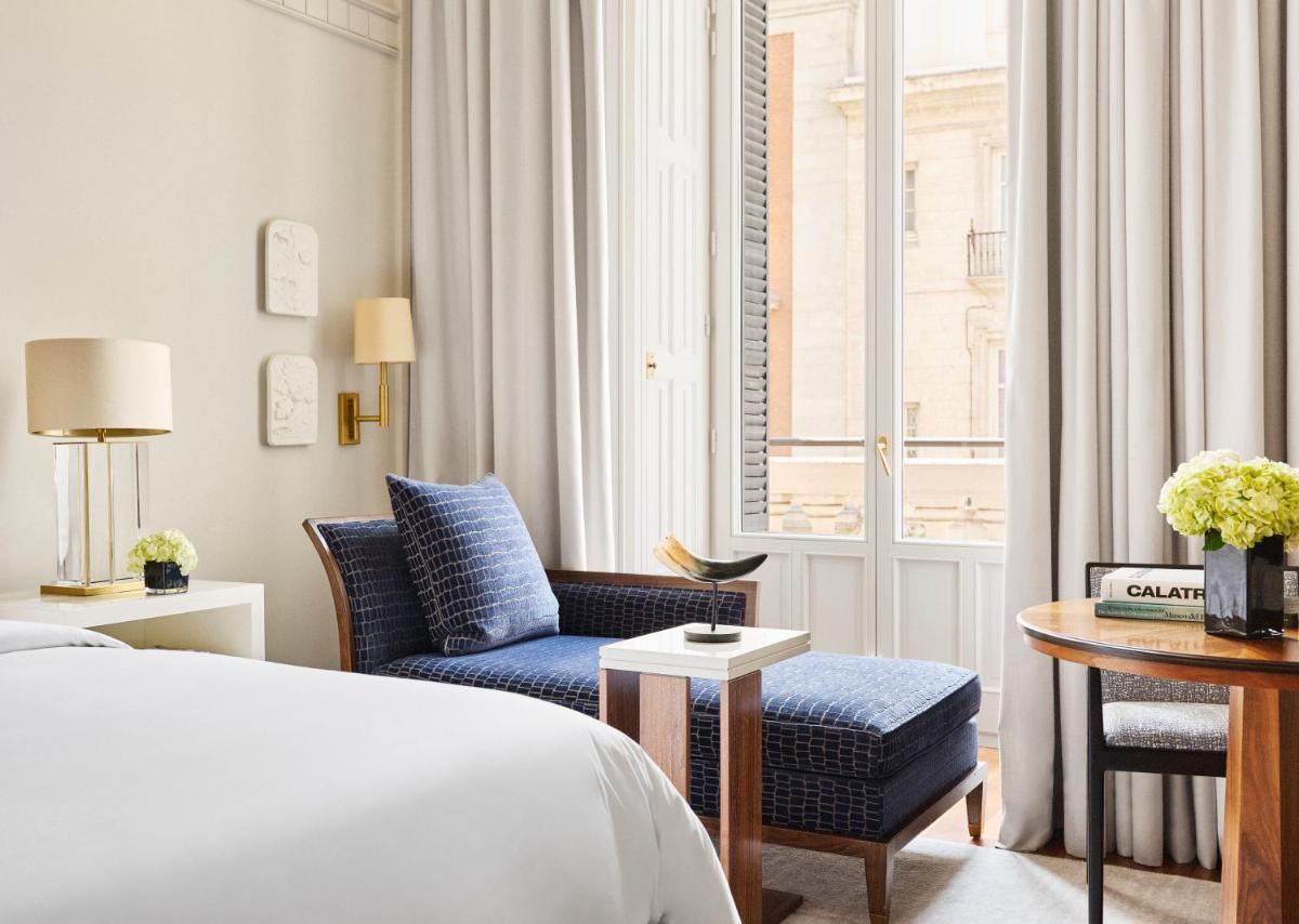 Cama o camas de una habitación en Four Seasons Hotel Madrid