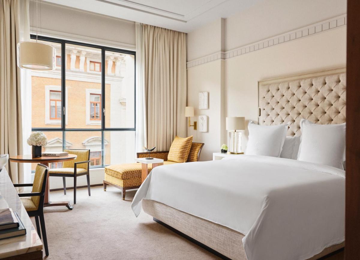 Cama o camas de una habitación en Four Seasons Hotel Madrid