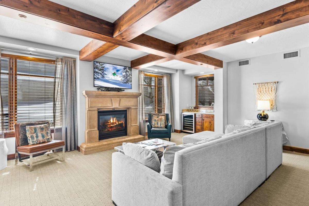 Ski-In & Out at Canyons, Pet-Friendly, Cozy Fireplace, Sleeps 10 - Housity