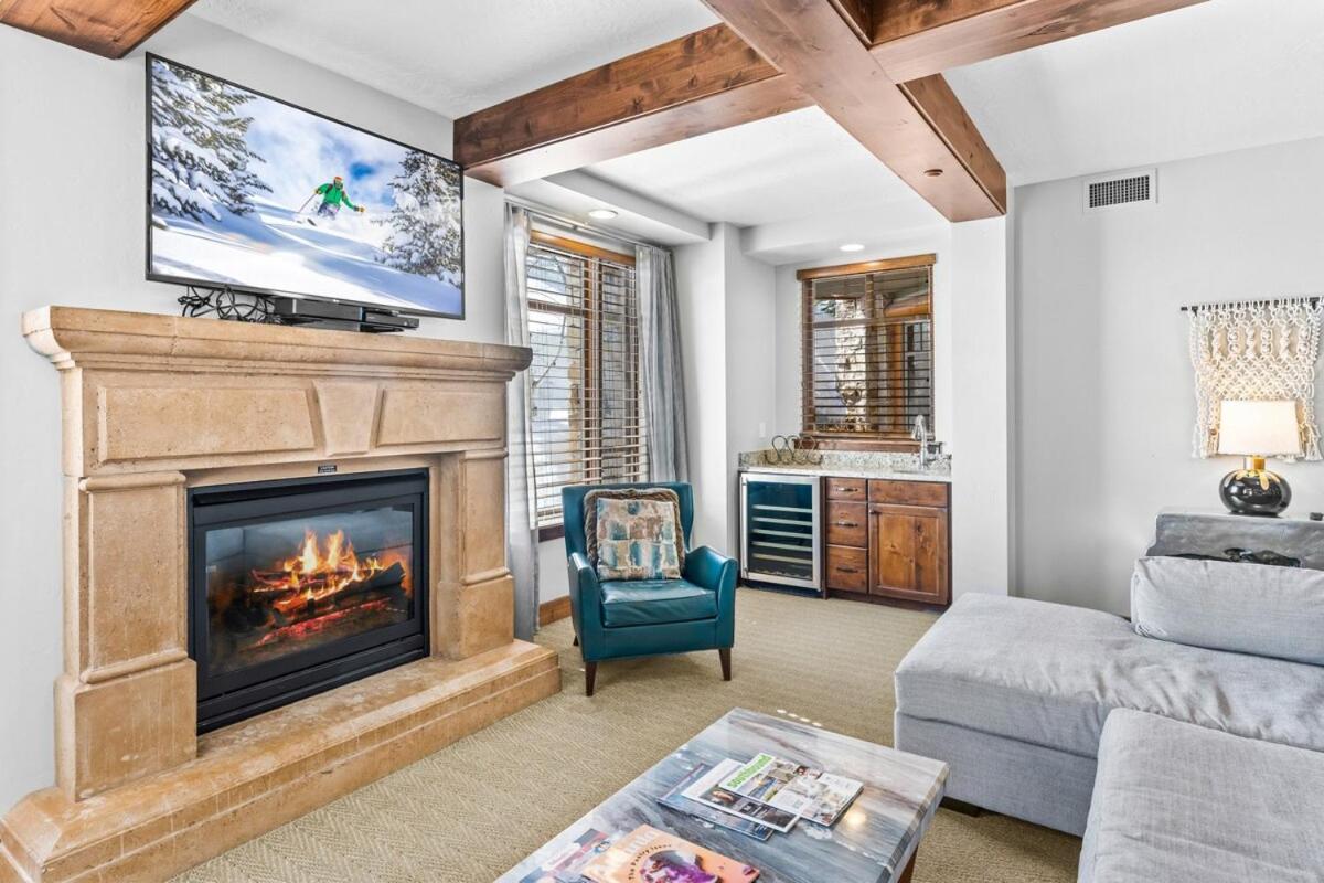 Ski-In & Out at Canyons, Pet-Friendly, Cozy Fireplace, Sleeps 10 - Housity
