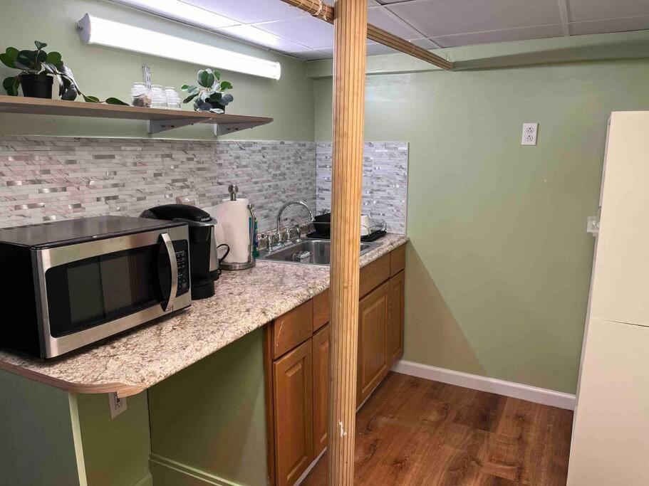 Suitetrails - 1 Bedroom Basement, NEWLY Renovated