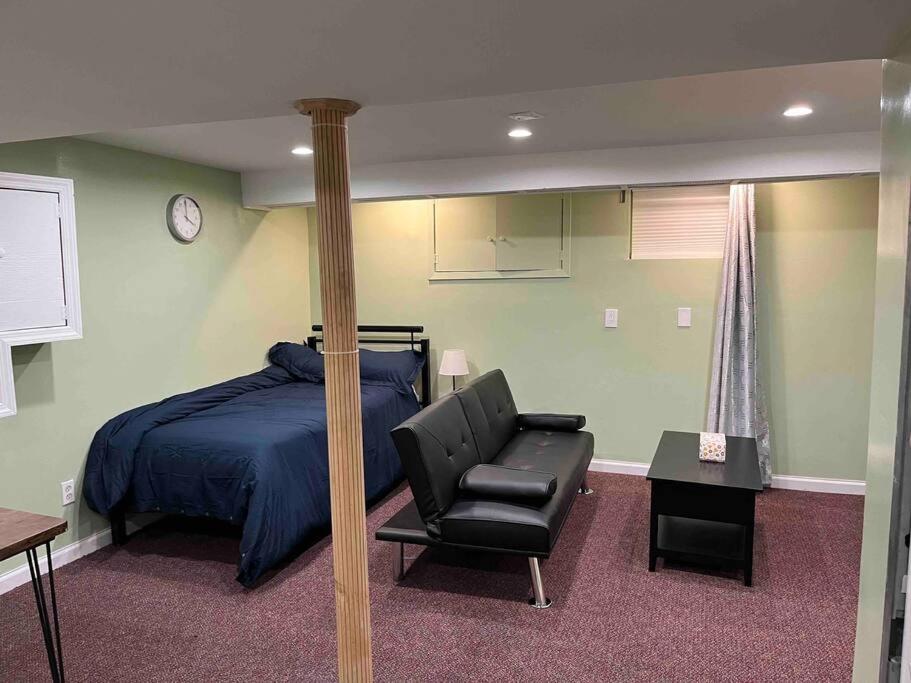 Suitetrails - 1 Bedroom Basement, NEWLY Renovated