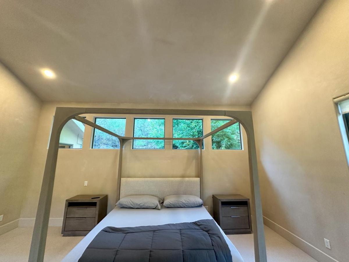 Luxury Berkeley Hills Villa with Bay View, Steam Room, 15 Mins to SF - Housity