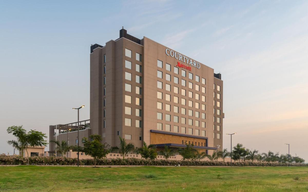 Courtyard by Marriott Surat - Housity