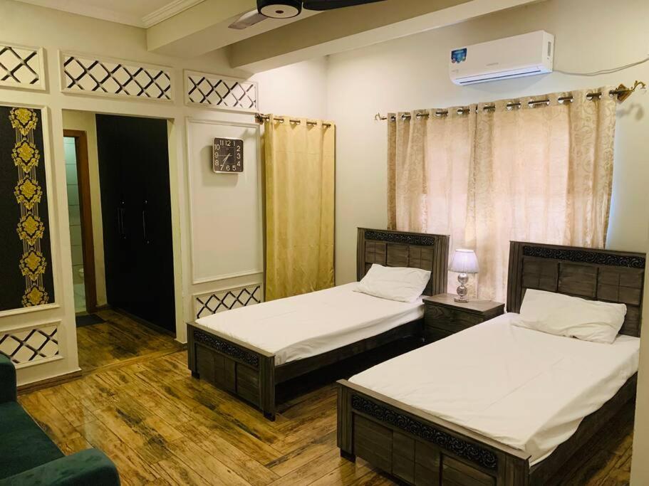 Luxury condo in bahria town phase 1 ideal location - Housity