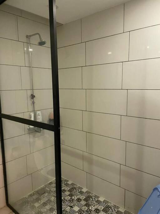 Luxury condo in bahria town phase 1 ideal location - Housity
