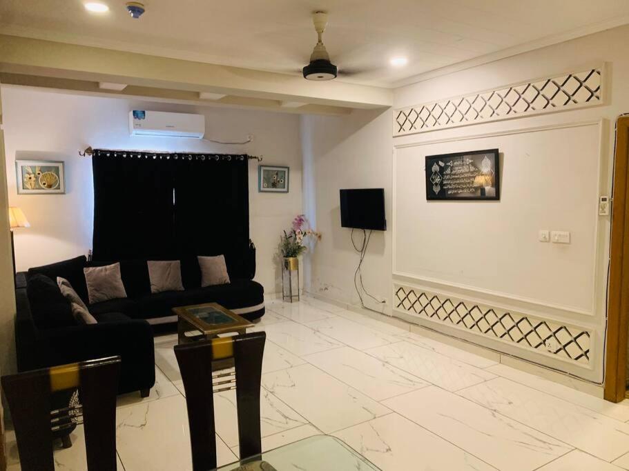 Luxury condo in bahria town phase 1 ideal location - Housity