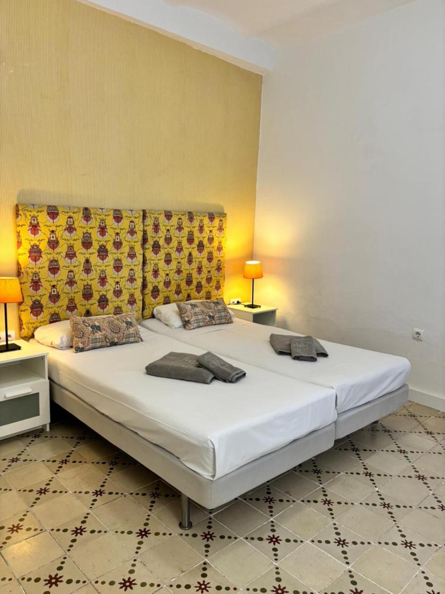 Plaza de Santa Cruz - Housity